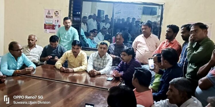 दिव्यांग कर्मचारी से नाला साफ कराने को लेकर नगर पंचायत कर्मचारी को कलेक्टर कार्यालय अटैच किया |