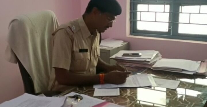 जिस्म के सौदागर पकड़ाए अनैतिक देह व्यापार में परवलिया डेरे पर दबिश महिला और 19 वर्षीय युवती गिरफ्तार |