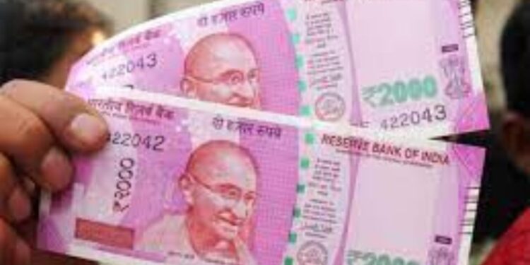 एटीएम में 2 हजार रुपए के नोटों की उपलब्धता पर वित्त मंत्री ने की स्थिति स्पष्ट,कहा-बैंकों को नहीं हैं निर्देश |