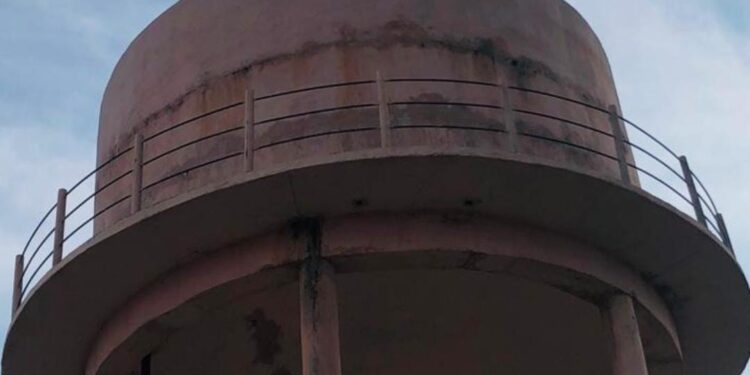 1करोड 22लाख से नव निर्मित पेयजल टंकी लीकेज ठेकेदार के सम्मान के लिए आगे आना चाहिए सामाजिक संस्थाओं को |