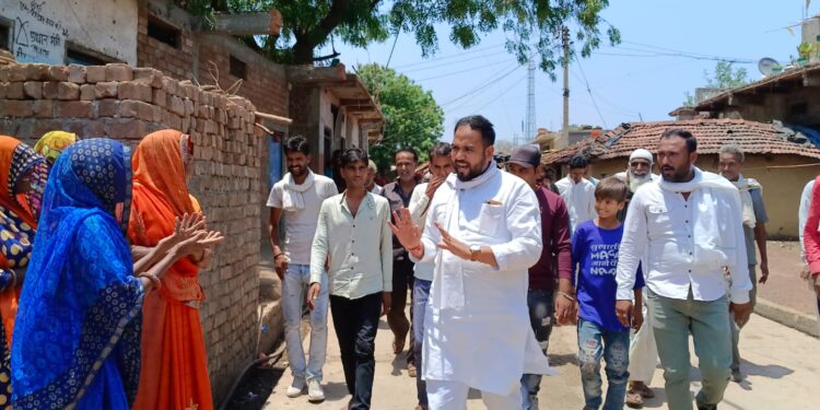 हाथ से हाथ जोड़ो से सफलता की ओर बढ़ते विधायक विपिन वानखेड़े