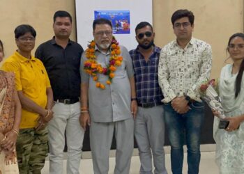 आइसना पत्रकार संगठन का एक प्रतिनिधिमण्डल पहुँचा भोपाल आइसना पत्रकार संगठन जिला मंदसौर केपदाधिकारियों द्वारा राष्ट्रीय अध्यक्ष श्री अवधेश जी भार्गव से भोपाल में की भेंट