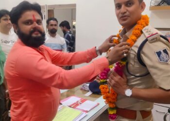 तांडव सेना के द्वारा किया बगदुन थाना प्रभारी का सम्मान |