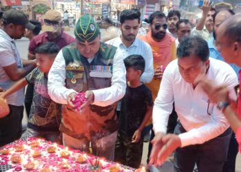 आज अखिल भारतीय पूर्व सैनिक सेवा परिषद सीतामऊ इकाई द्वारा सीतामऊ के लदुना चौराहे पर कारगिल में शहीद हुए भारत मां के वीर सपूतों को पुष्प अर्पित कर श्रद्धांजलि दी गई |