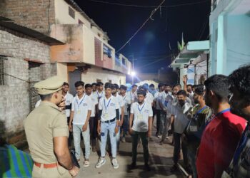 दलोदा थाना प्रभारी संजय सिंह परिहार एवं उनकी टीम आगामी त्योहारों को लेकर दिखी मुस्तैद की वालंटियर्स से चर्चा