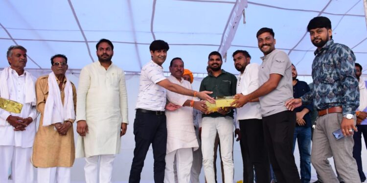 धाकड़ समाज द्वारा श्री धरणीधर जन्मोत्सव पर टीम जीवनदाता को किया गया सम्मानित।