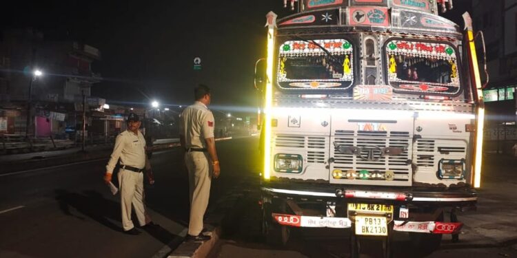 मंदसौर पुलिस थाना दलौदा द्वारा अंतर्राज्यीय गौवंश तस्करो को पकडा।