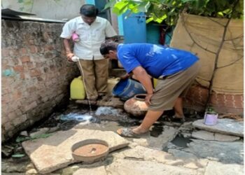 झाबुआ शहर के मोजीपाड़ा में लार्वा विनिष्टिकरण एवं फोगिंग किया गया।