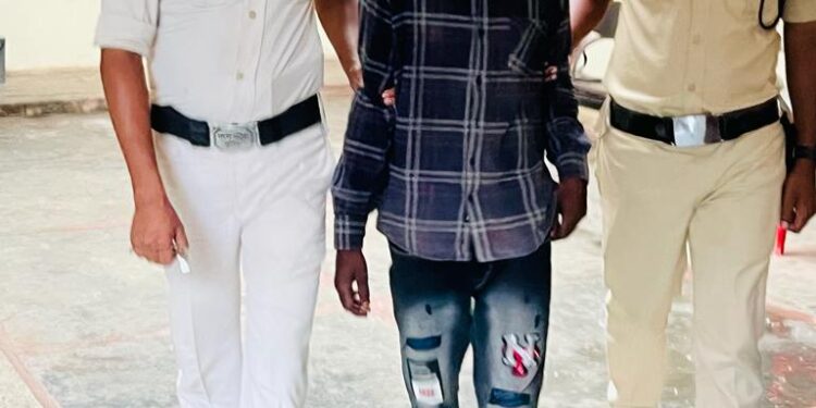 सोसियल मीडिया पर वीडियो वायरल को लेकर झाबुआ पुलिस को मिली सफलता तिन आरोपियों को किया गिरफ्तार।