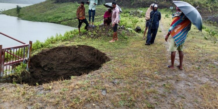 सुनार डेम बना खतरे का मंजर कभी भी हो सकती है बड़ी घटना।