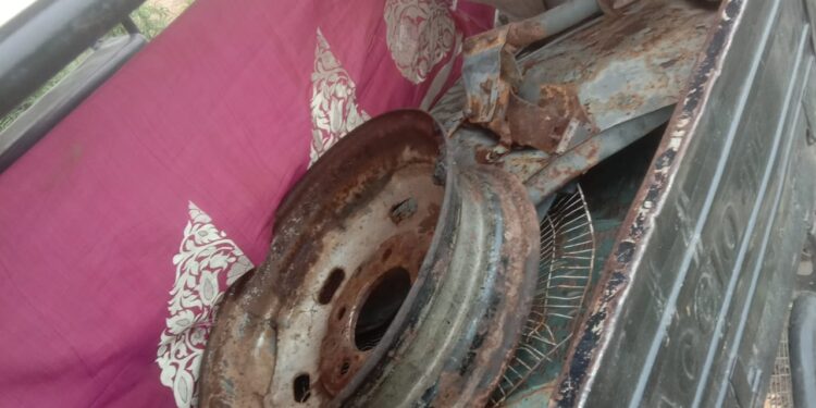 मंदसौर पुलिस थाना दलौदा द्वारा ट्रेक्टर के पहिये की 04 डिस्क व ट्रेक्टर के पार्ट्स चोरी करने वाले आरोपी को पकडा व सामान जप्त किया गया।