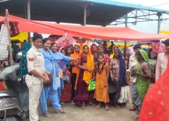 शहर में भीड़ भाड़ वाले स्थानों पर, स्कूलों में तथा कॉलेजों में भ्रमण करते हुए छात्राओं से हो रही छेड़छाड़ को रोकने के लिए।