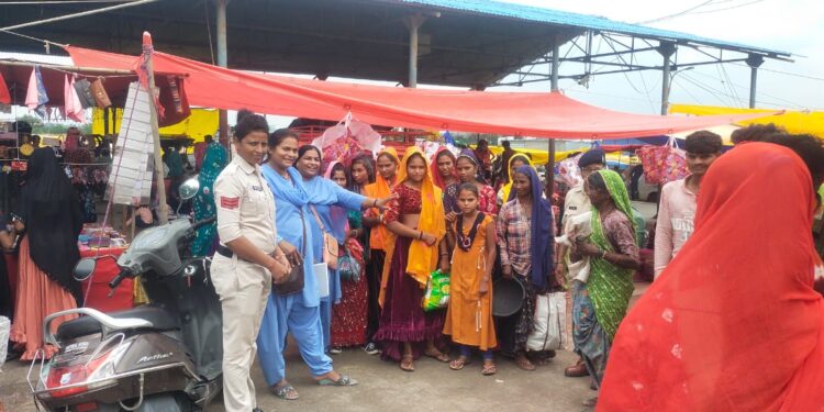 शहर में भीड़ भाड़ वाले स्थानों पर, स्कूलों में तथा कॉलेजों में भ्रमण करते हुए छात्राओं से हो रही छेड़छाड़ को रोकने के लिए।