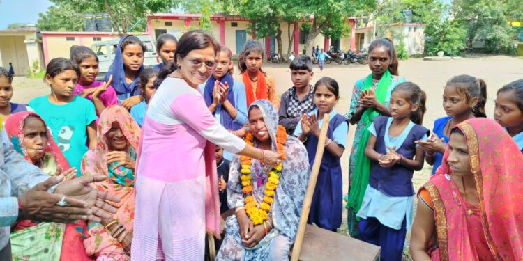 बरबेट संकुल विकासखण्ड पेटलावद में मतदाता जागरूकता कार्यक्रम आयोजित किया गया।