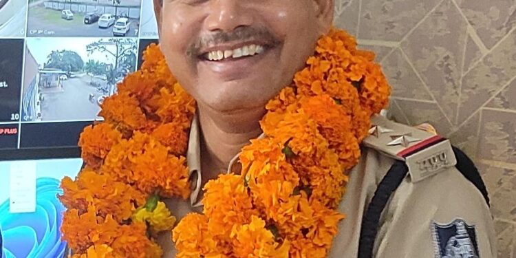 शराब माफियाओं को बचाने में टीआई सीतामऊ को किया लाइन हाजिर आखिर मंत्री जी के क्षेत्र में ईमानदार अधिकारियों को क्यो नहीं टिकने दिया जा रहा |