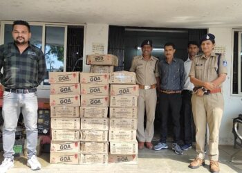 थाना काकनवानी पुलिस द्वारा अवैध शराब को जप्त किया |