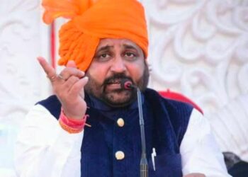 BREAKINGश्री राष्ट्रीय राजपूत करणी सेना के राष्ट्रीय अध्यक्ष की हत्या:सुखदेव सिंह गोगामेड़ी को बदमाशों ने घर में घुसकर मारी गोली |