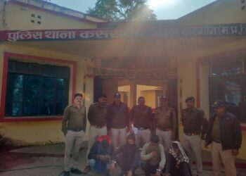 खरगोन पुलिस ने 32 मवेशी से भरा कंटेनर पकडा 04 आरोपी गिरफ्तार ।