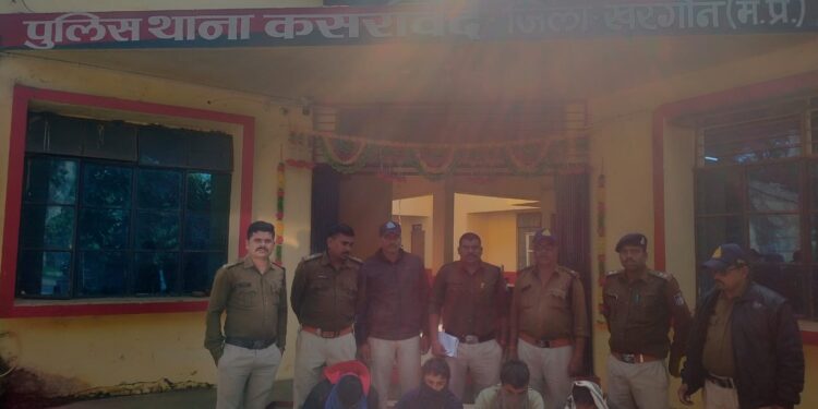 खरगोन पुलिस ने 32 मवेशी से भरा कंटेनर पकडा 04 आरोपी गिरफ्तार ।