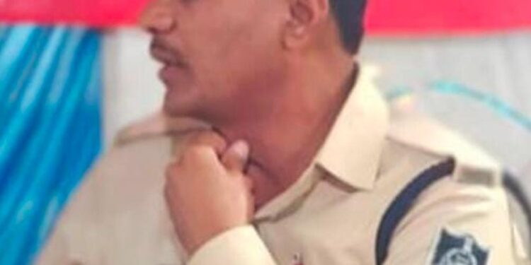 _बरसो से जमे भावगढ़ थाने मे प्रधान आरक्षको ने फरियादि के साथ अश्लील व अभद्र व्यवहार करना पड़ा भारी |