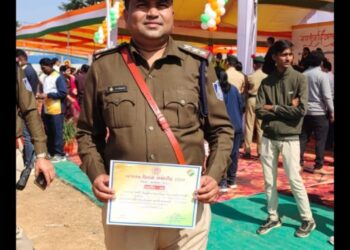 पूर्व टांडा बरूड़ थाना प्रभारी सेमलिया को बालाघाट पुलिस अधीक्षक एवं कलेक्टर ने उत्कृष्ट कार्य करने पर प्रशंसा पत्र देकर सम्मानित किया गया