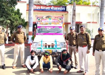 किसान द्वारा सुखाने के लिए खेत पर रखी मिर्ची को चोरी करने वाली गैंग के सदस्य खरगोन पुलिस की गिरफ्त मे |